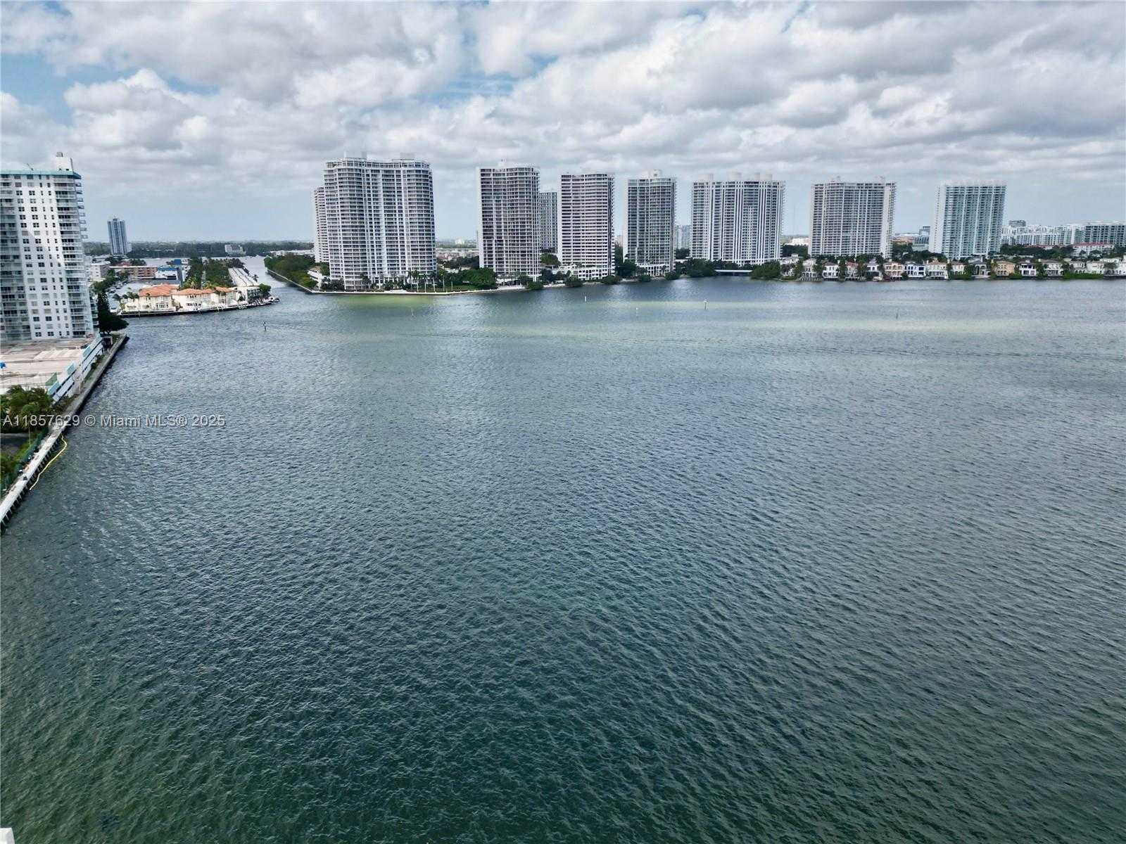 Small Image of 17500 NORTH BAY RD #S907, Sunny Isles Beach Number 3