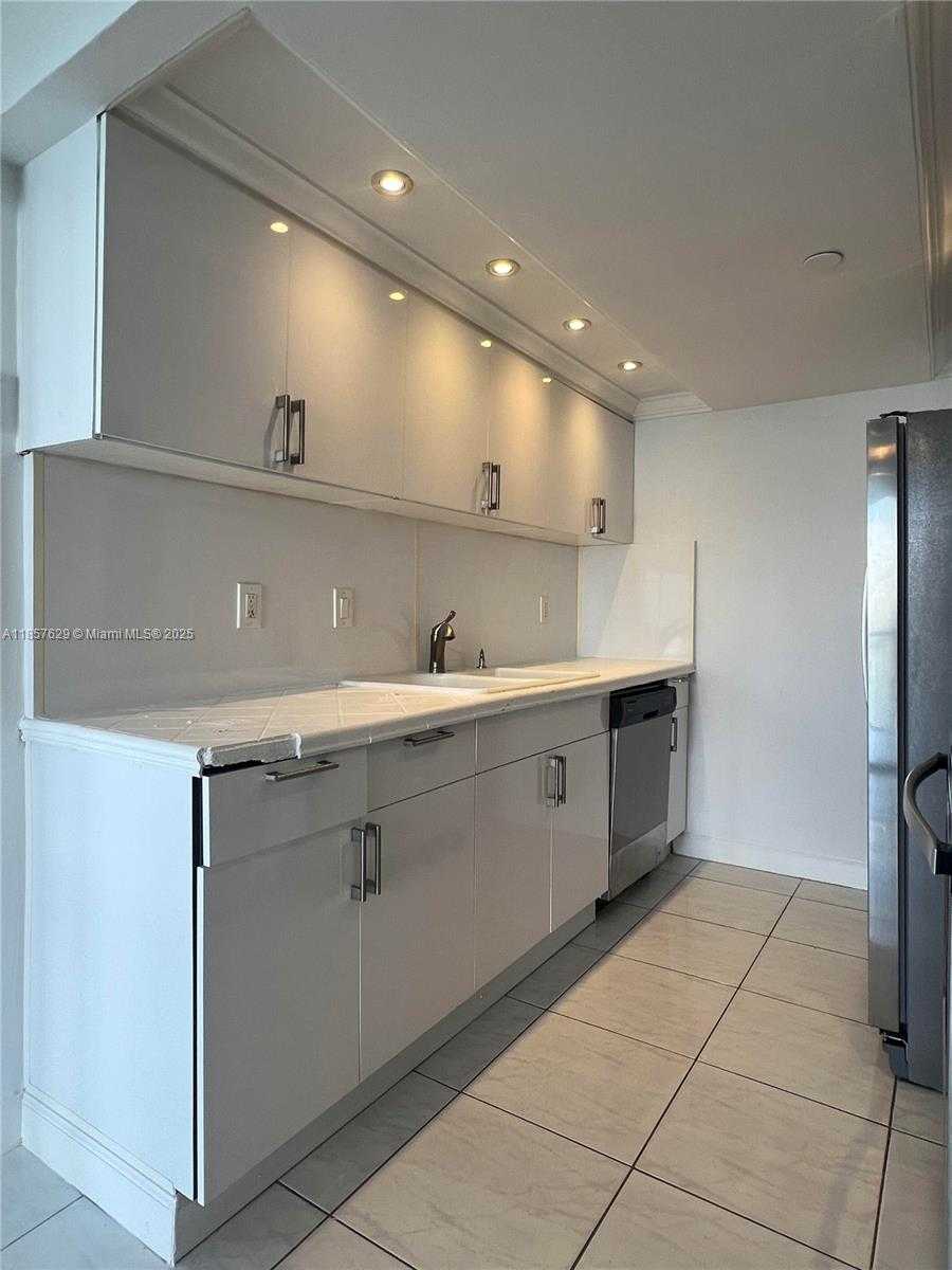 Small Image of 17500 NORTH BAY RD #S907, Sunny Isles Beach Number 9