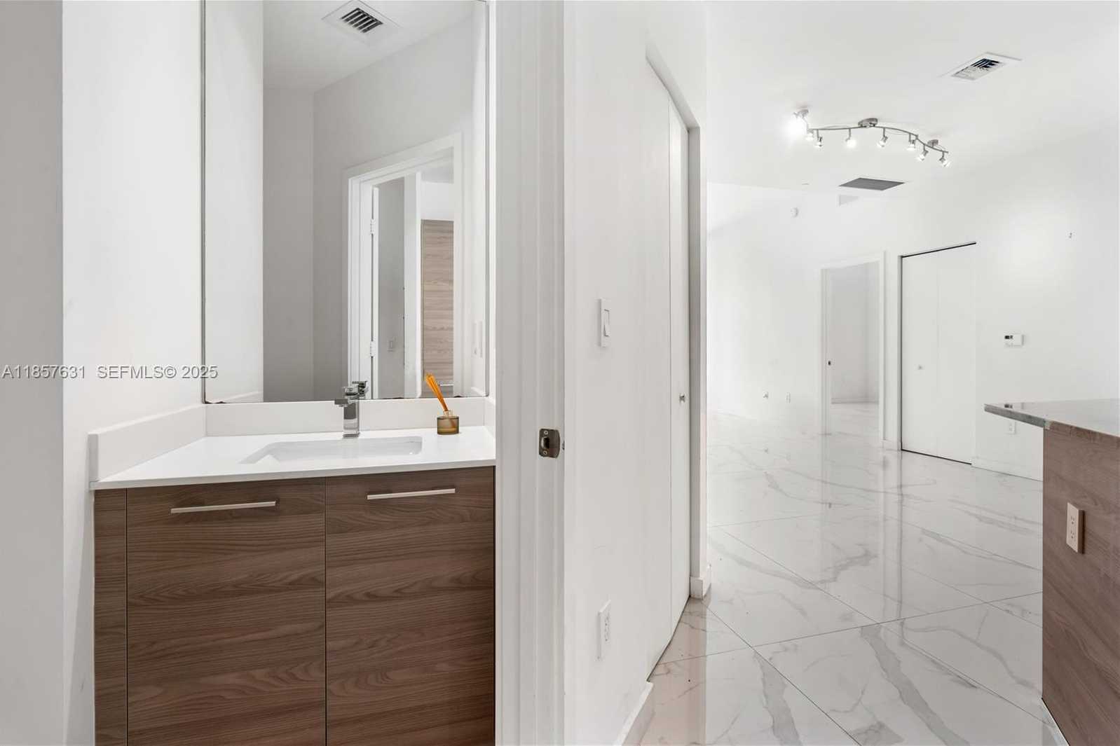 Imagen de Pequeño Objeto