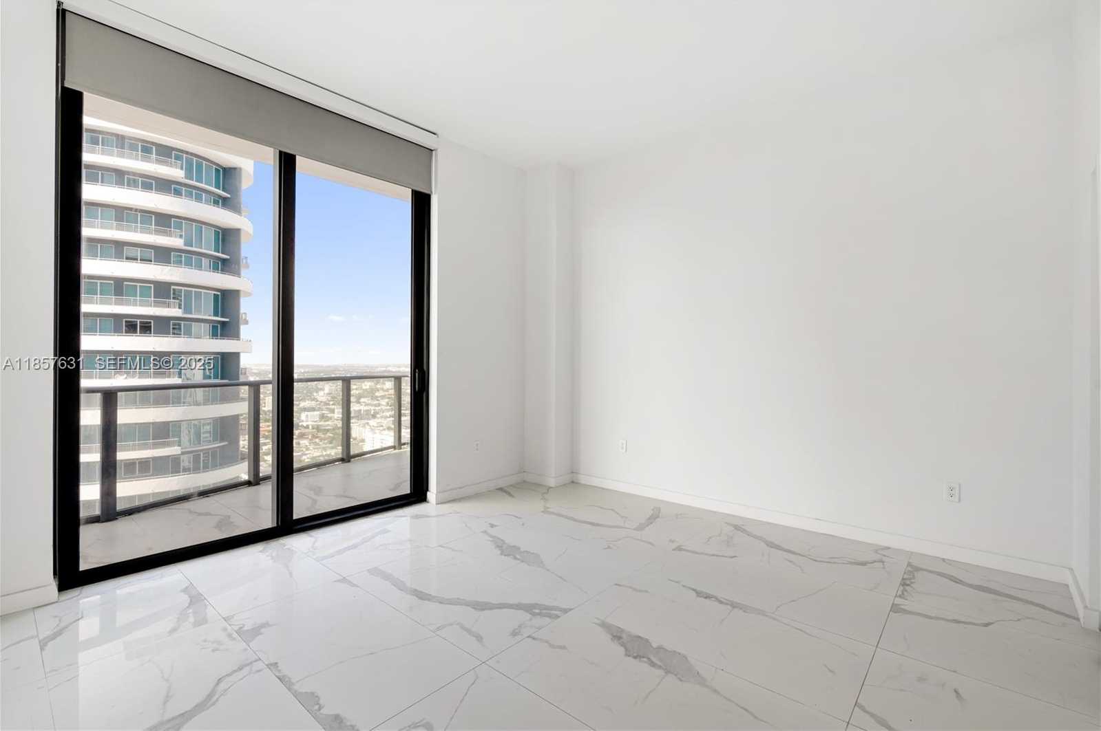 Imagen de Pequeño Objeto