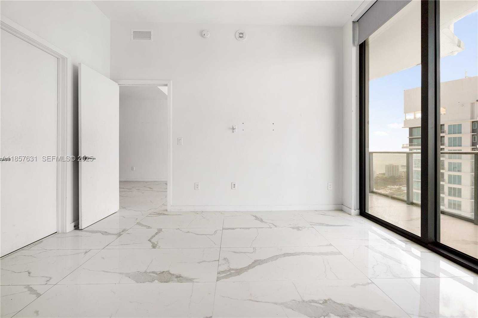 Imagen de Pequeño Objeto