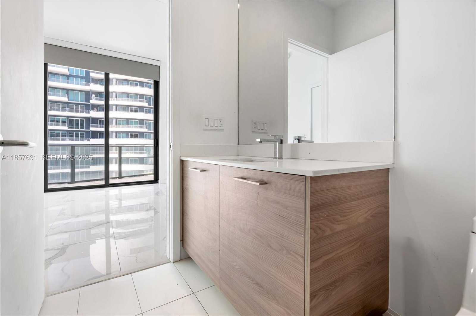 Imagen de Pequeño Objeto