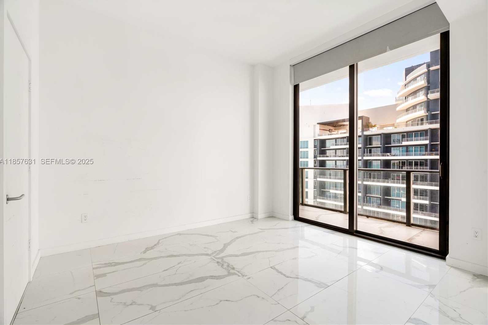 Imagen de Pequeño Objeto