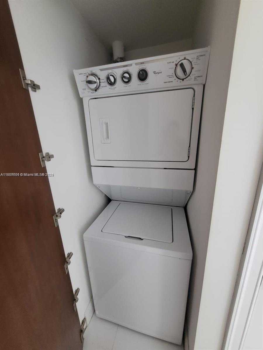 Small Image of 485 BRICKELL AVE #4103, Miami Number 13