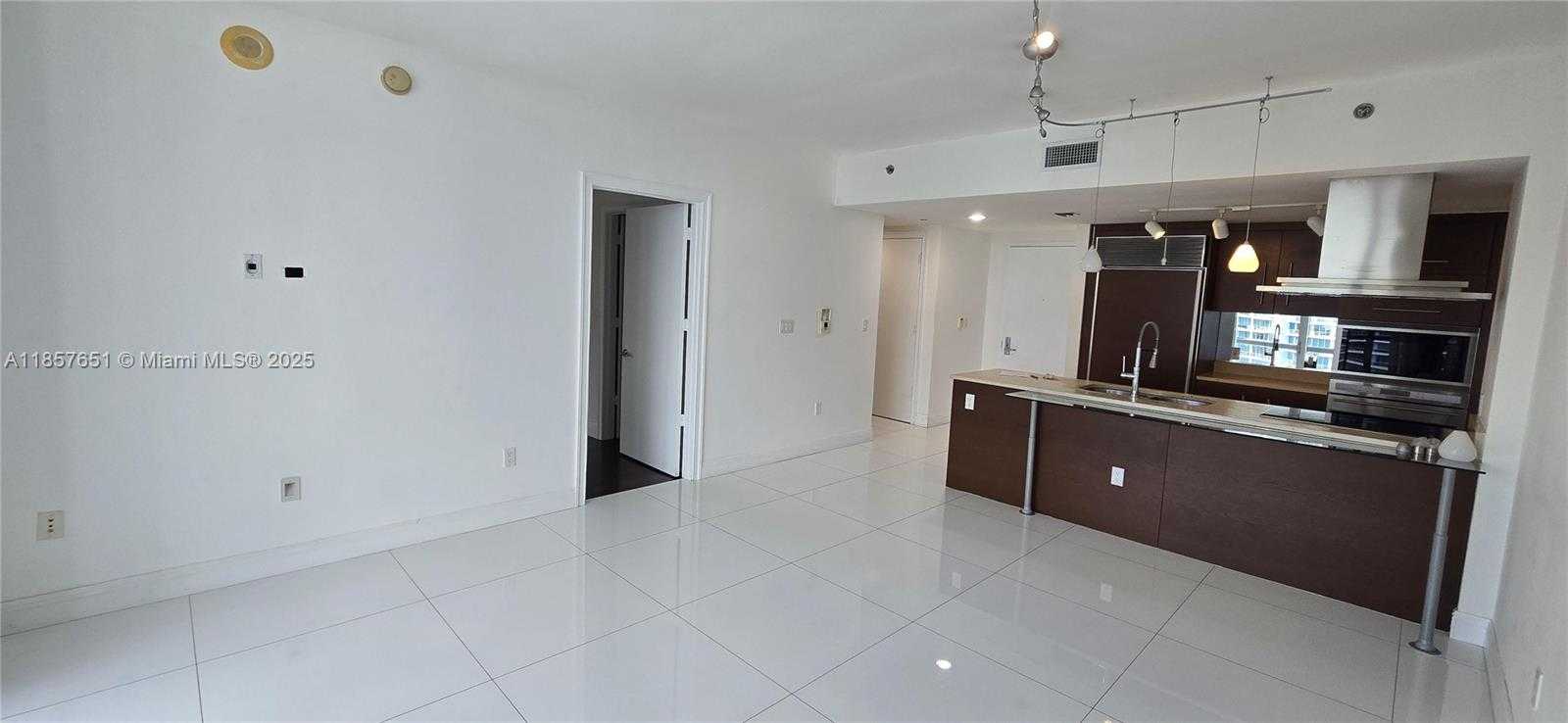 Small Image of 485 BRICKELL AVE #4103, Miami Number 3