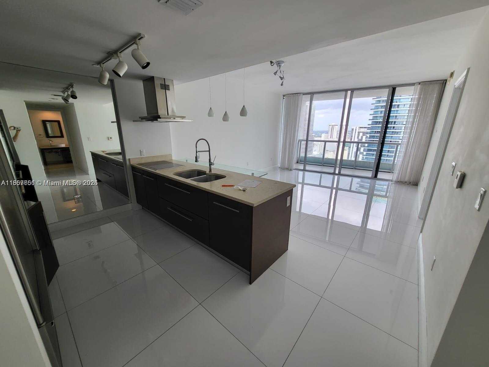 Small Image of 485 BRICKELL AVE #4103, Miami Number 6