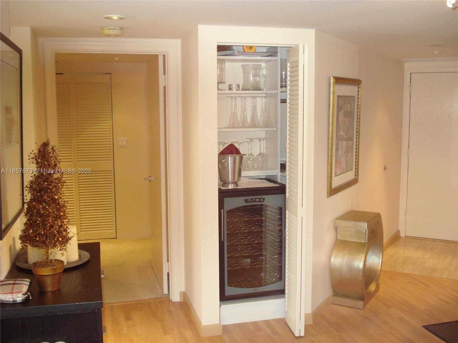 Small Image of 3600 YACHT CLUB DR #1503, Aventura Number 18