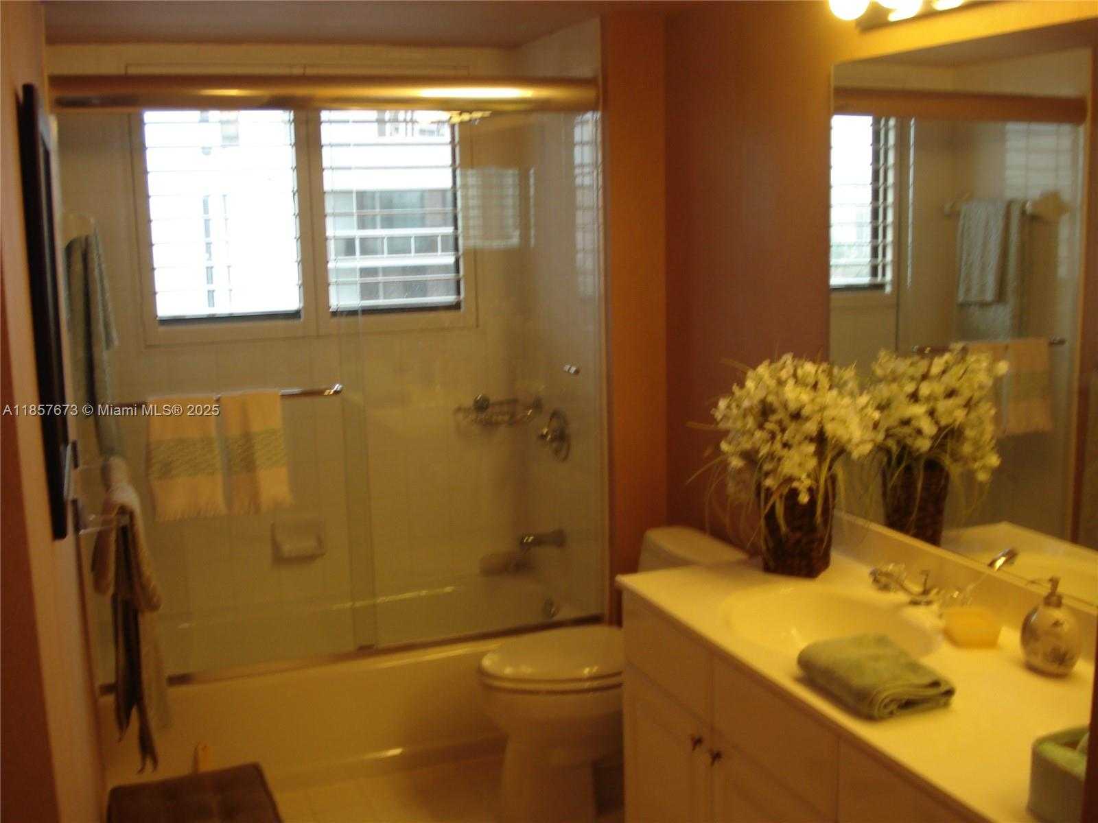 Small Image of 3600 YACHT CLUB DR #1503, Aventura Number 26