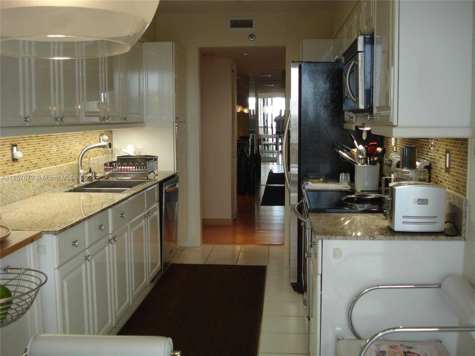 Small Image of 3600 YACHT CLUB DR #1503, Aventura Number 30