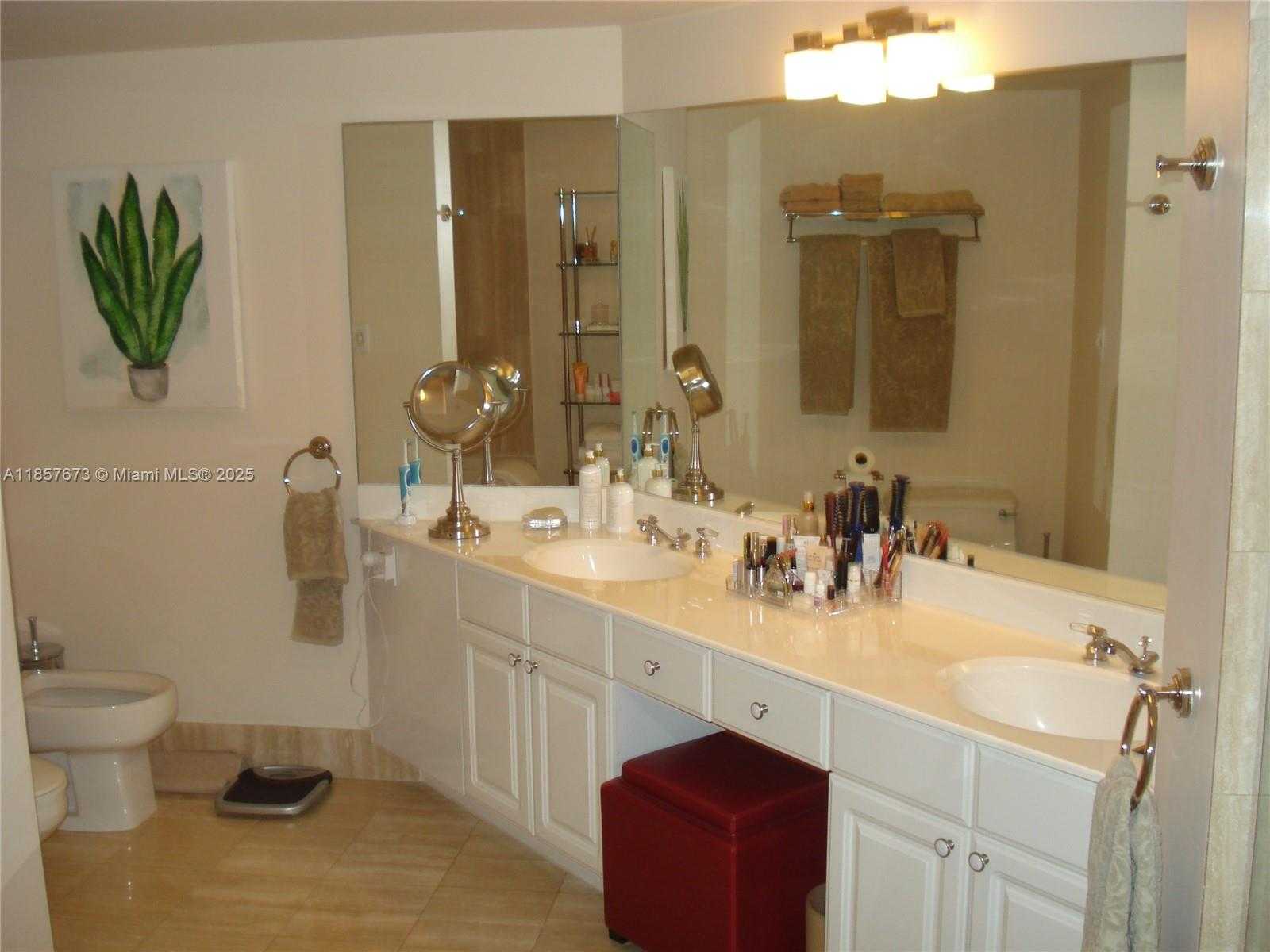 Small Image of 3600 YACHT CLUB DR #1503, Aventura Number 37