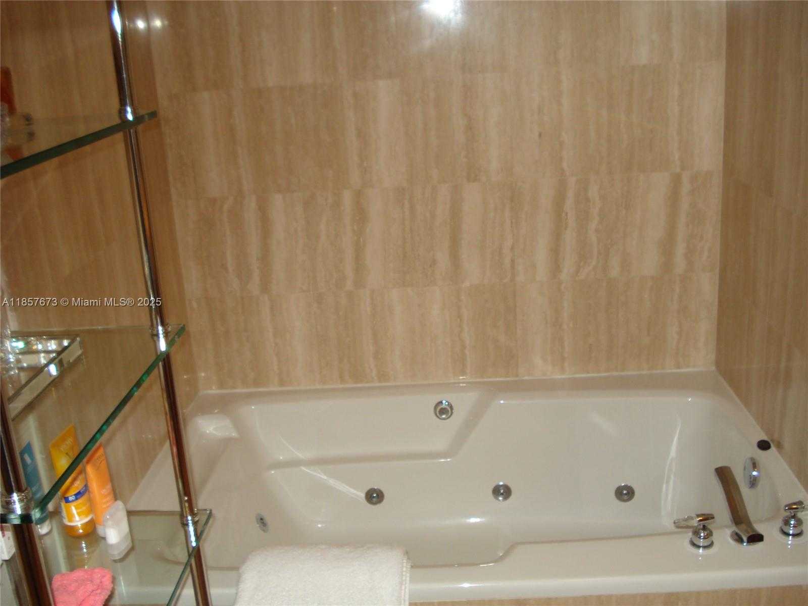 Small Image of 3600 YACHT CLUB DR #1503, Aventura Number 39