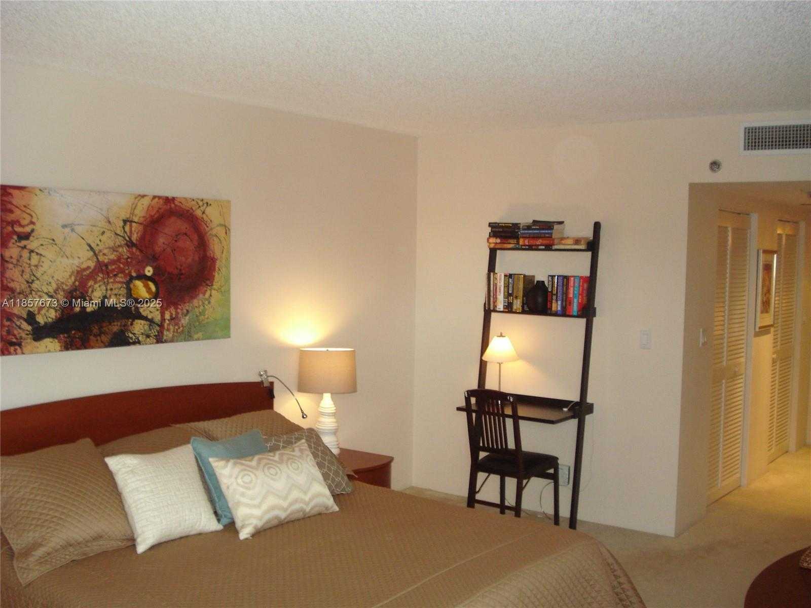 Small Image of 3600 YACHT CLUB DR #1503, Aventura Number 40