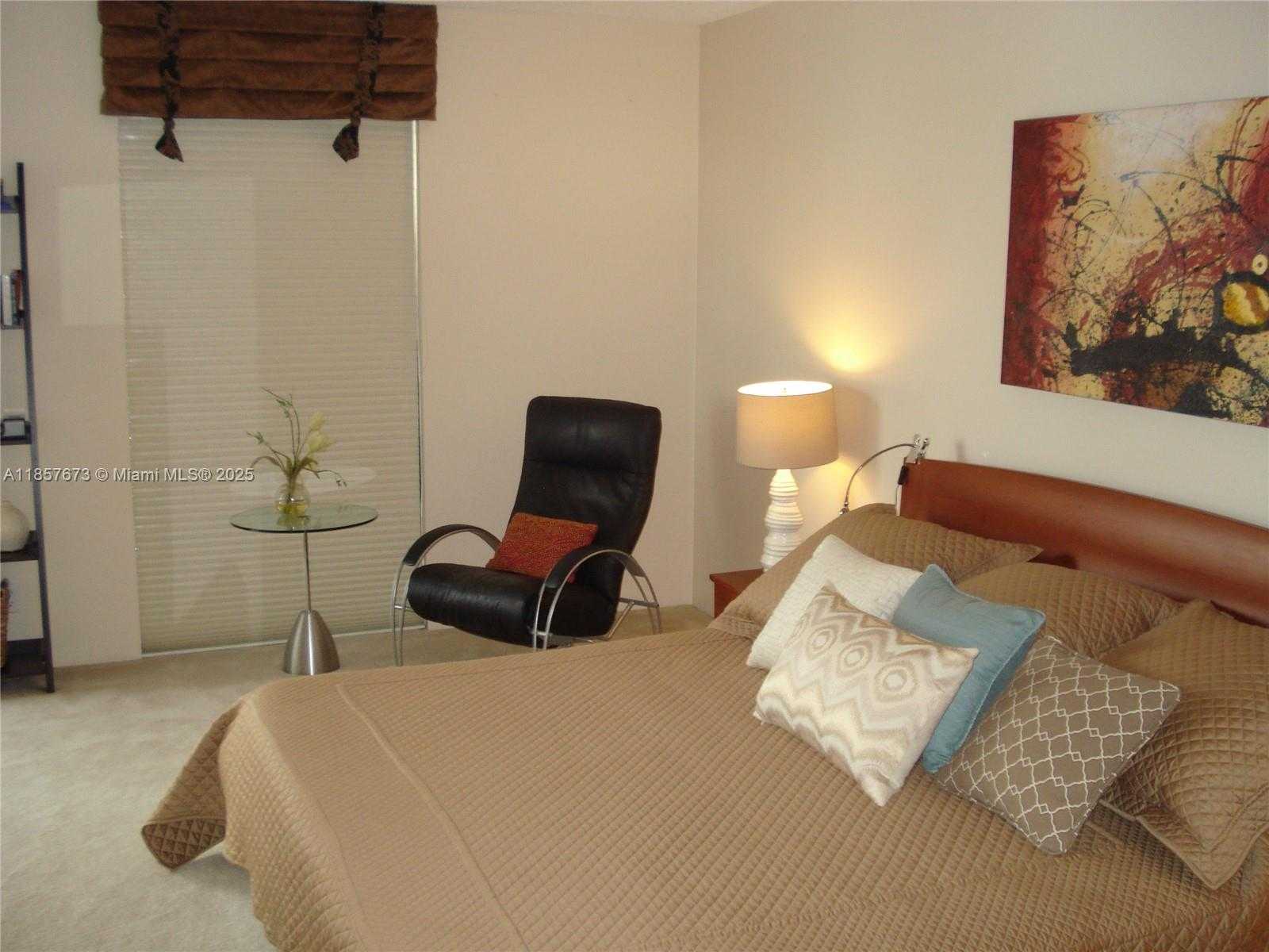 Small Image of 3600 YACHT CLUB DR #1503, Aventura Number 42