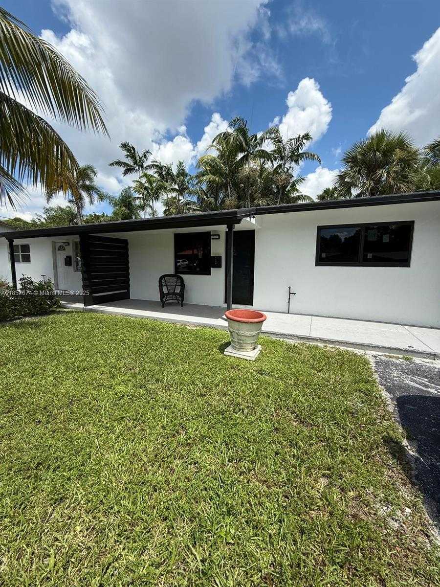 Small Image of 2927 SOUTH WEST 19TH ST #1-2, Fort Lauderdale Number 3
