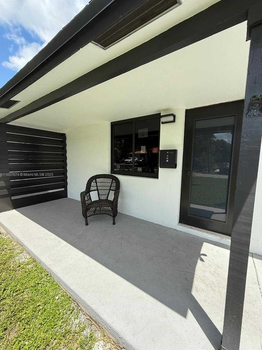 Small Image of 2927 SOUTH WEST 19TH ST #1-2, Fort Lauderdale Number 4