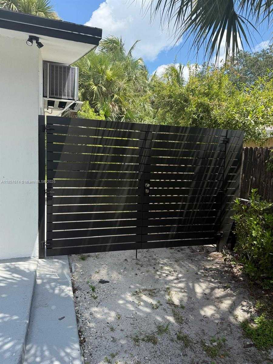 Small Image of 2927 SOUTH WEST 19TH ST #1-2, Fort Lauderdale Number 5