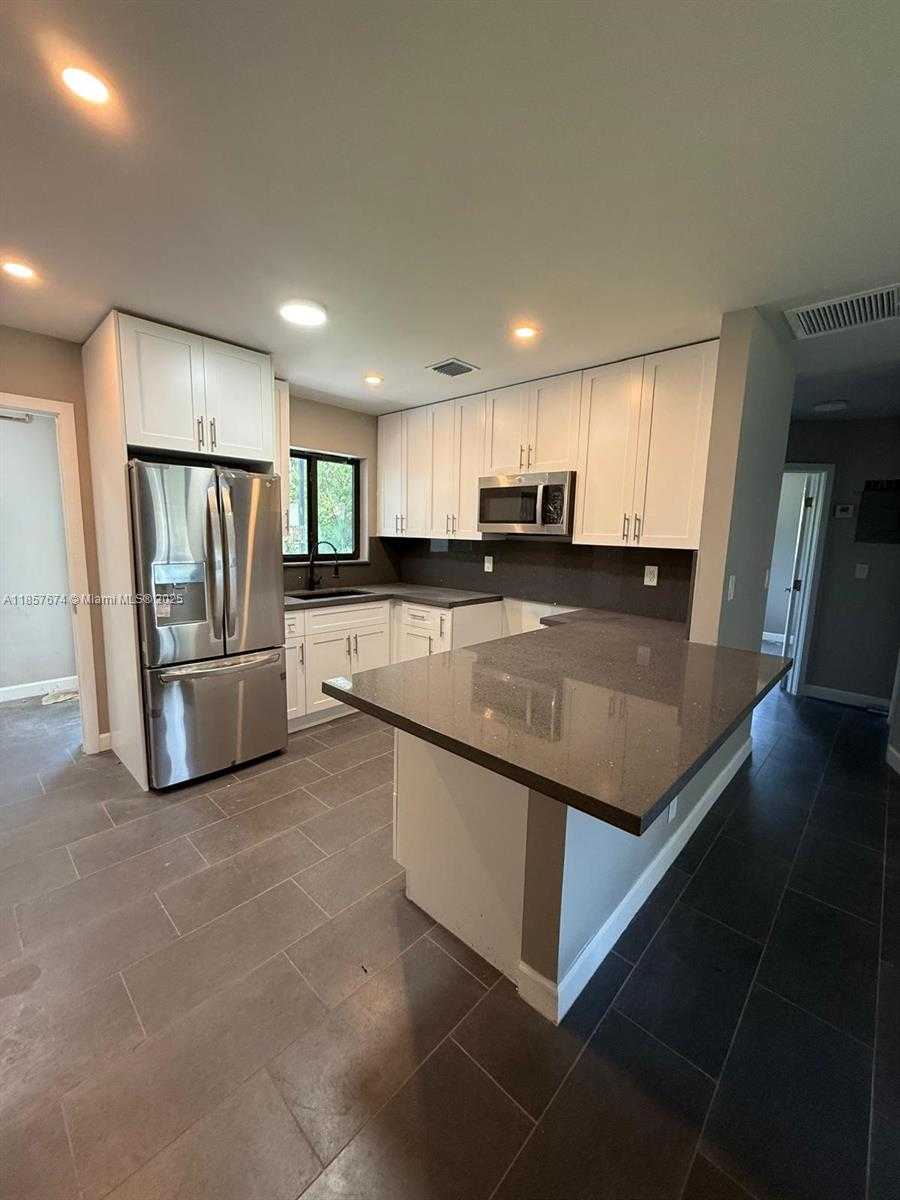 Small Image of 2927 SOUTH WEST 19TH ST #1-2, Fort Lauderdale Number 6