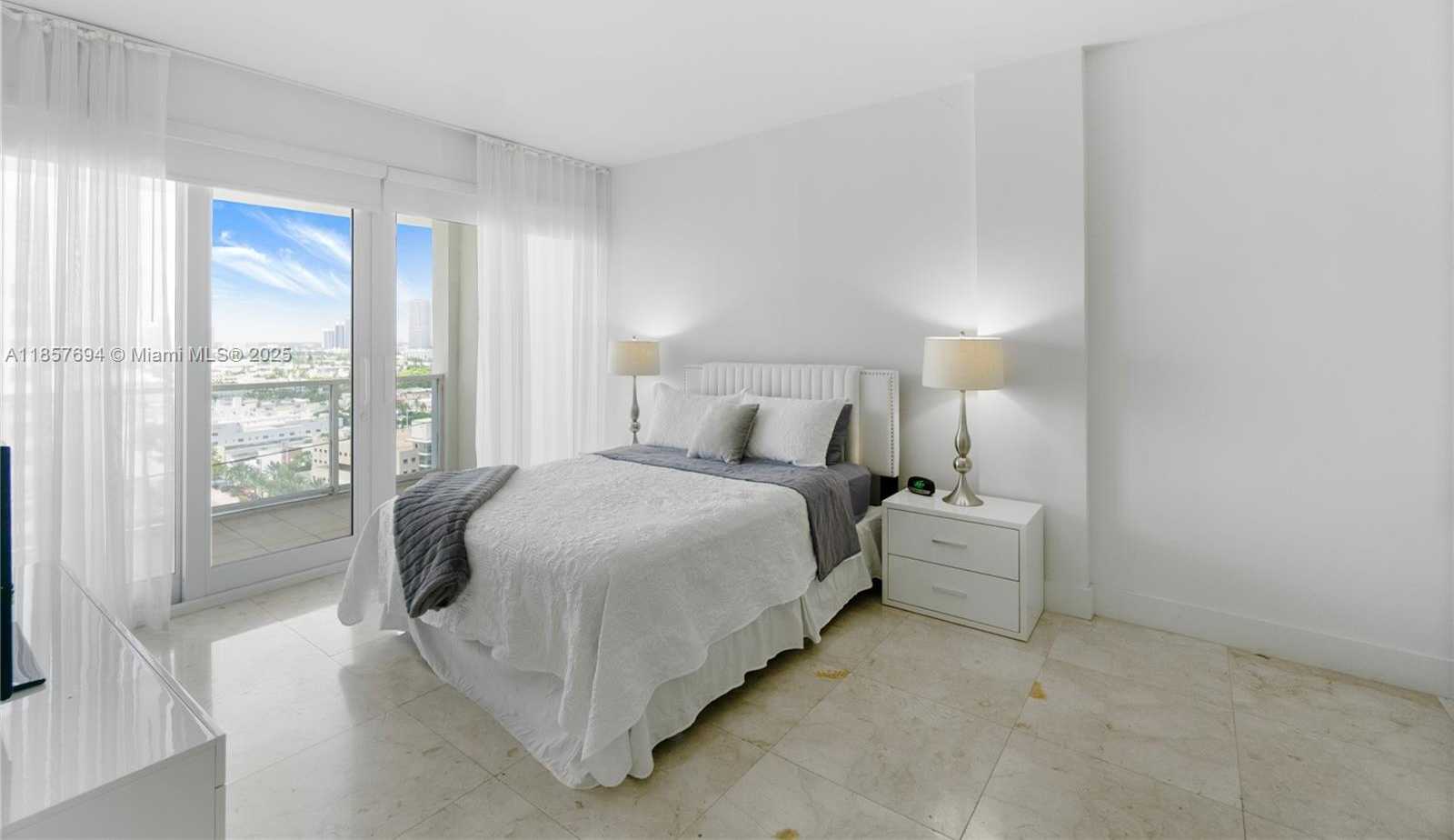 Small Image of 100 LINCOLN RD #PH14, Miami Beach Number 13