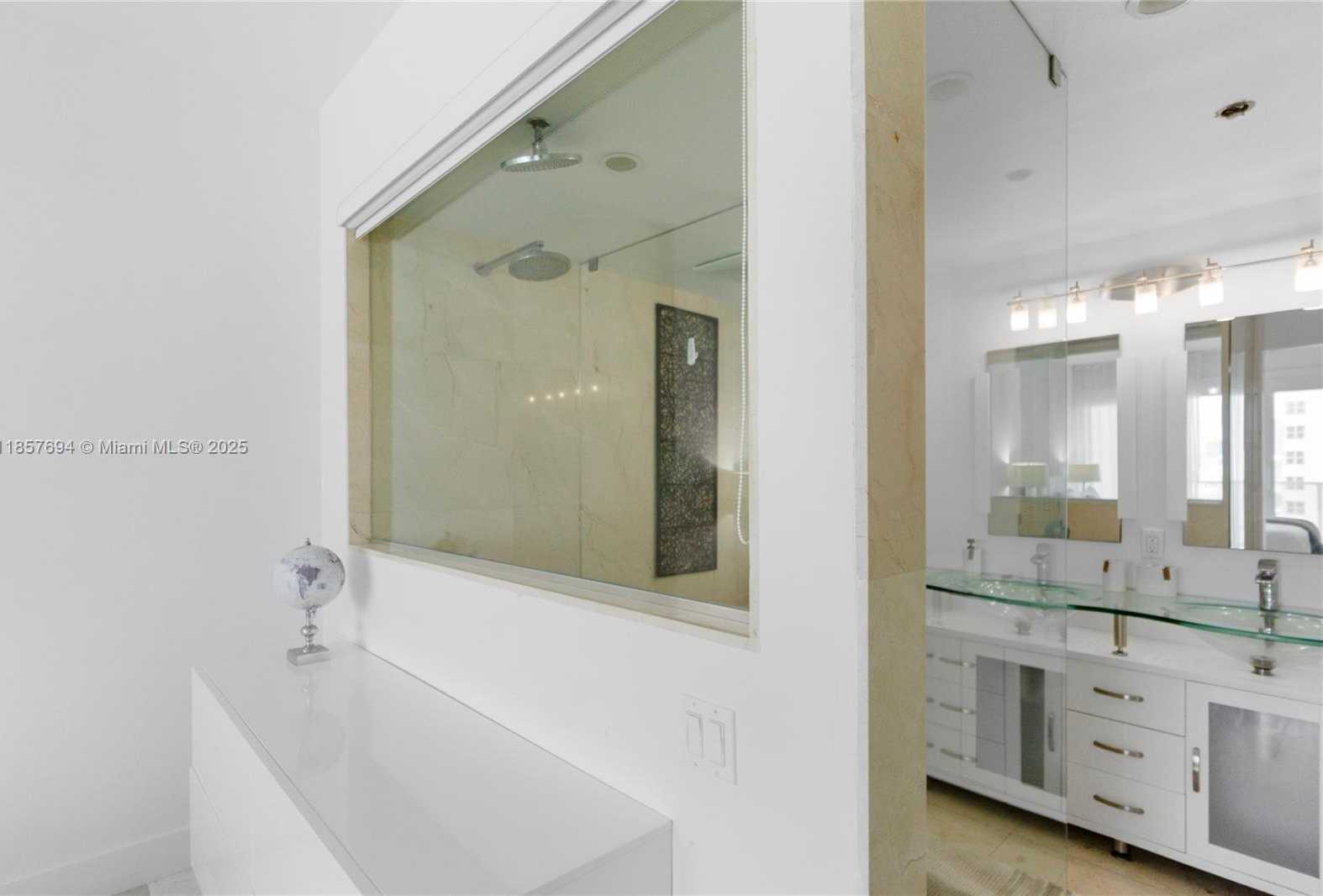 Small Image of 100 LINCOLN RD #PH14, Miami Beach Number 17