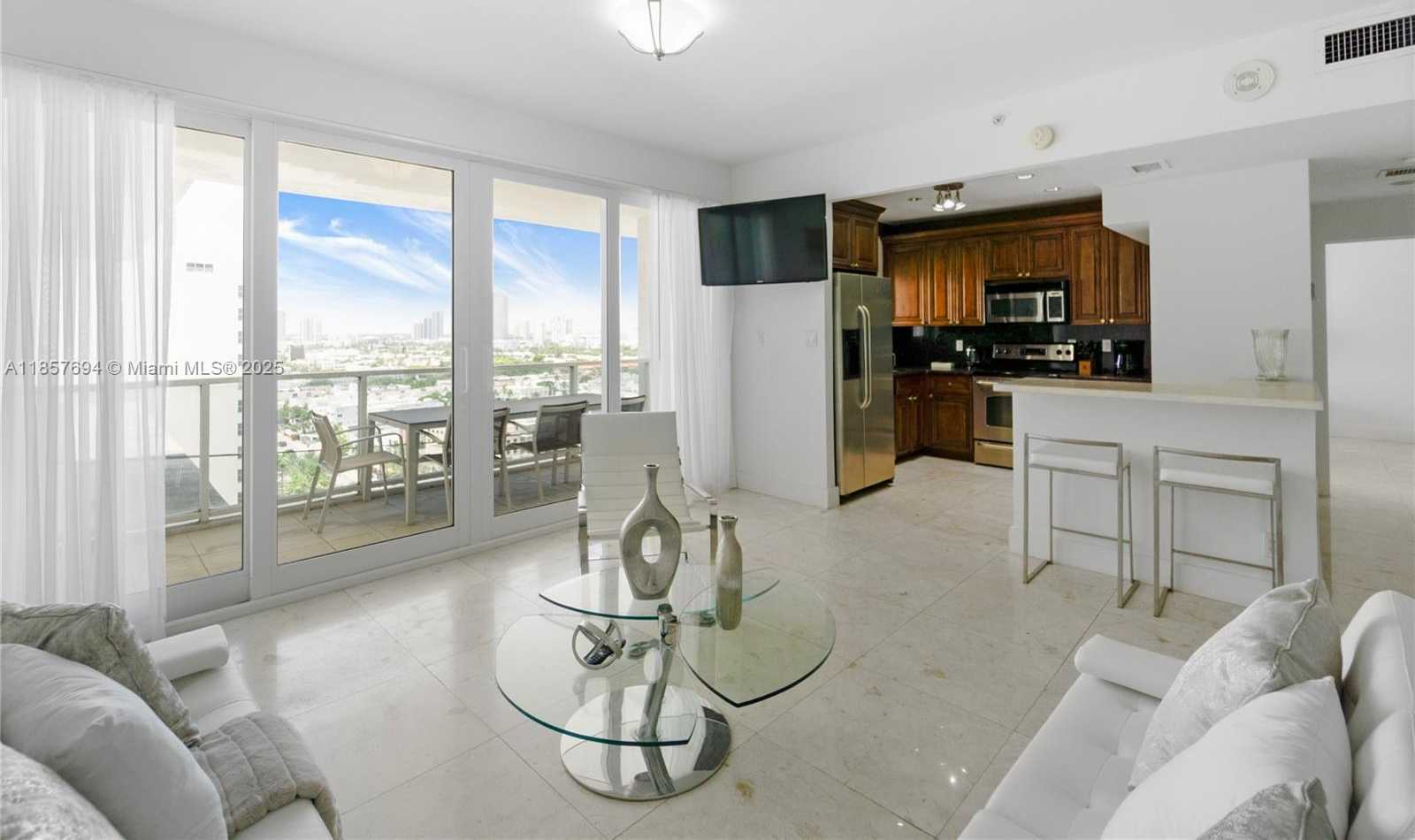 Small Image of 100 LINCOLN RD #PH14, Miami Beach Number 2