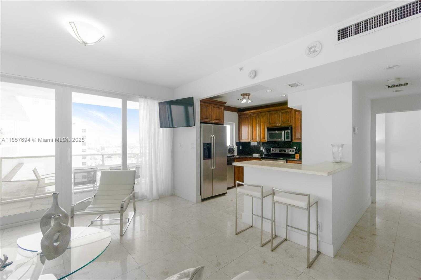 Small Image of 100 LINCOLN RD #PH14, Miami Beach Number 3