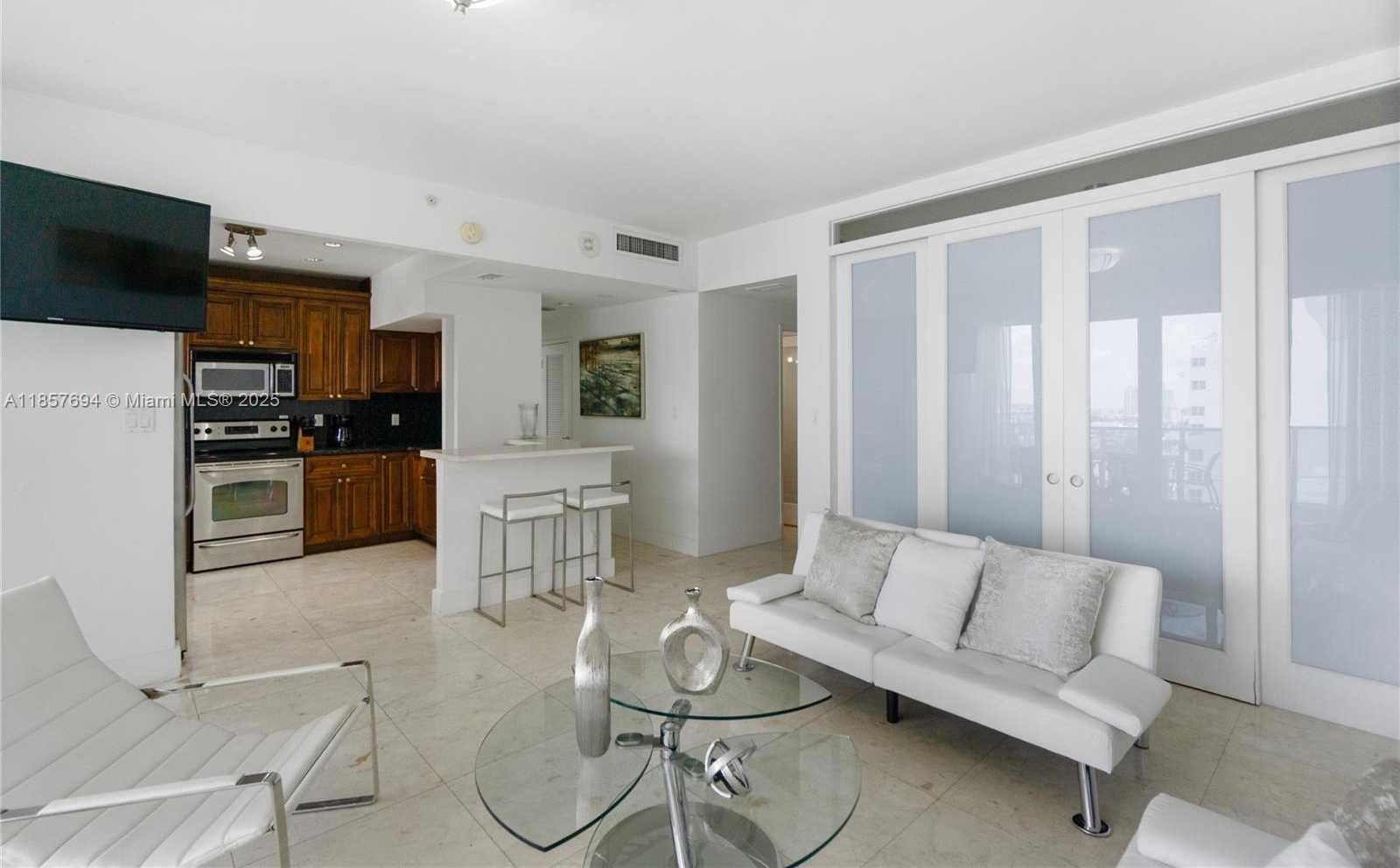 Small Image of 100 LINCOLN RD #PH14, Miami Beach Number 4