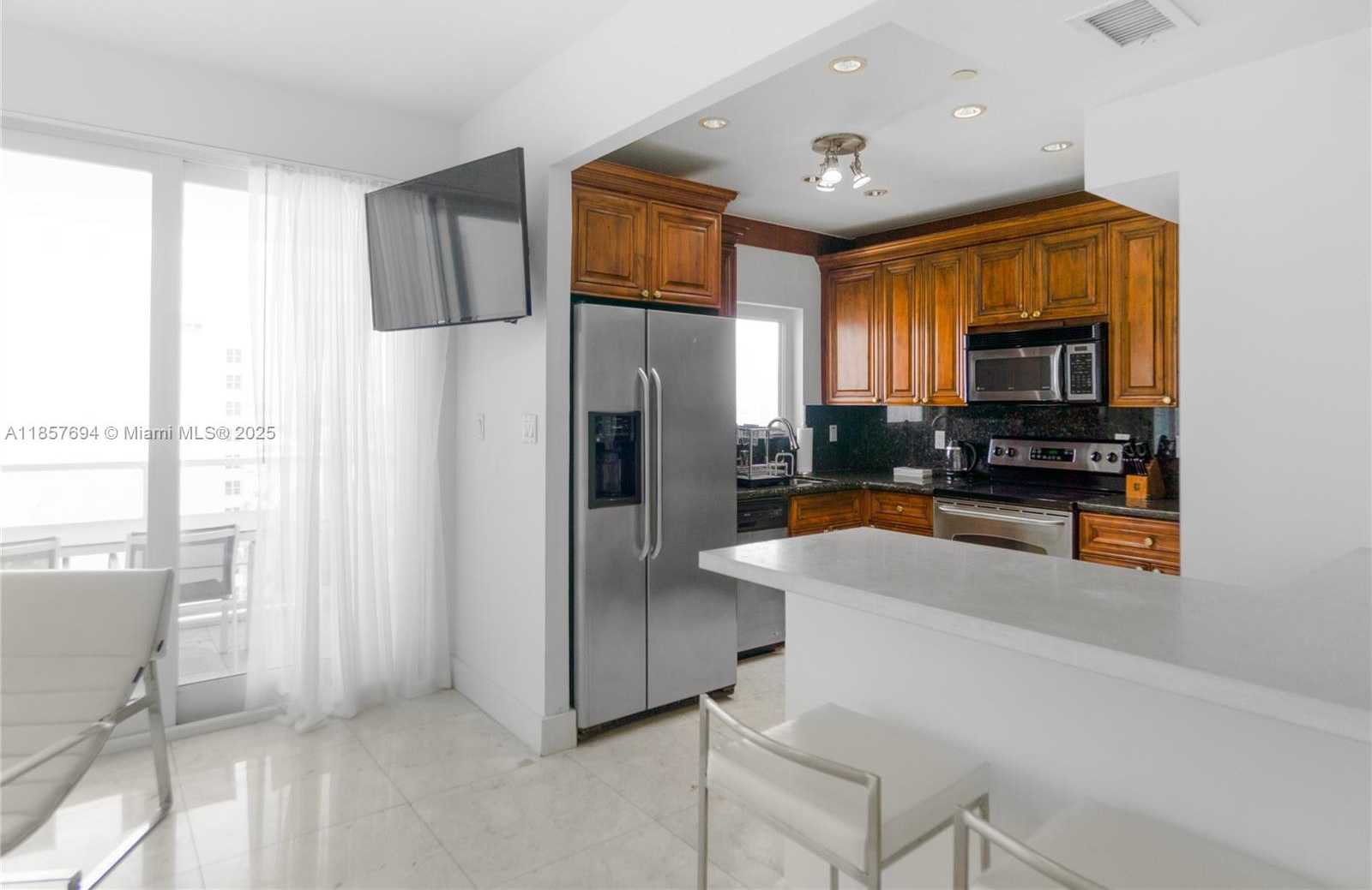 Small Image of 100 LINCOLN RD #PH14, Miami Beach Number 5