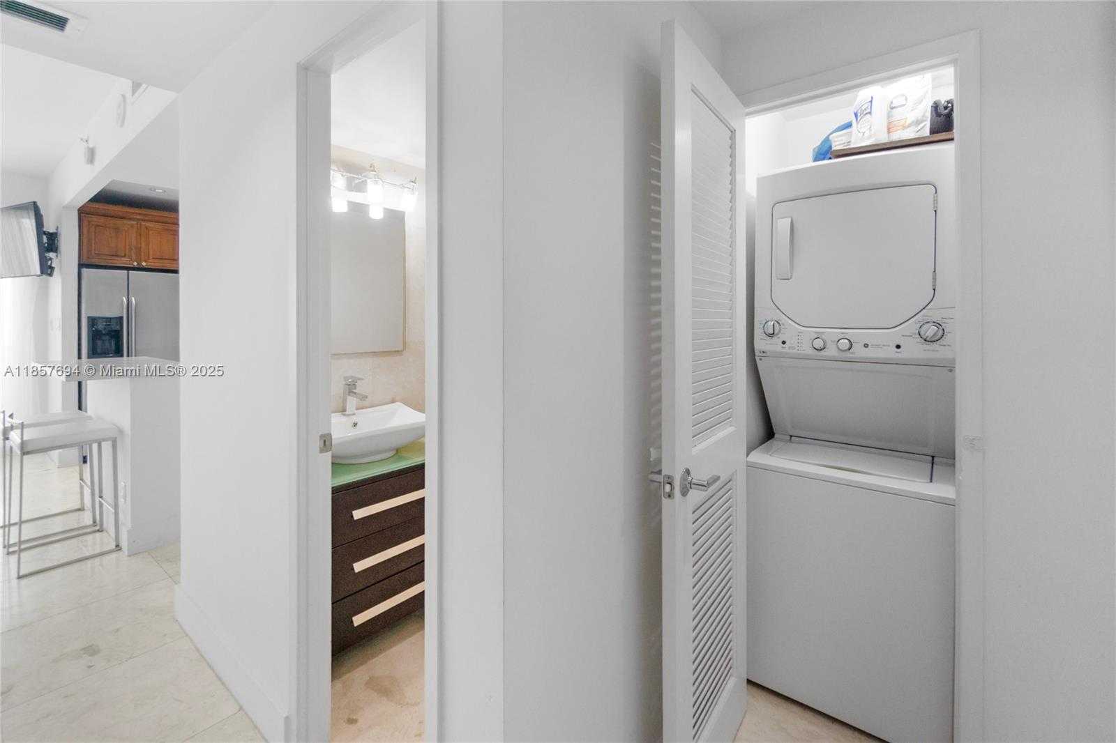Small Image of 100 LINCOLN RD #PH14, Miami Beach Number 8