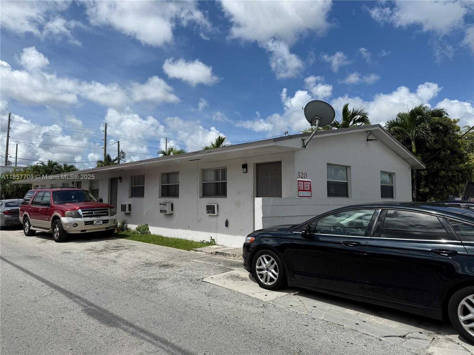 Small Image of 320 WEST 10TH ST #1, Hialeah Number 2