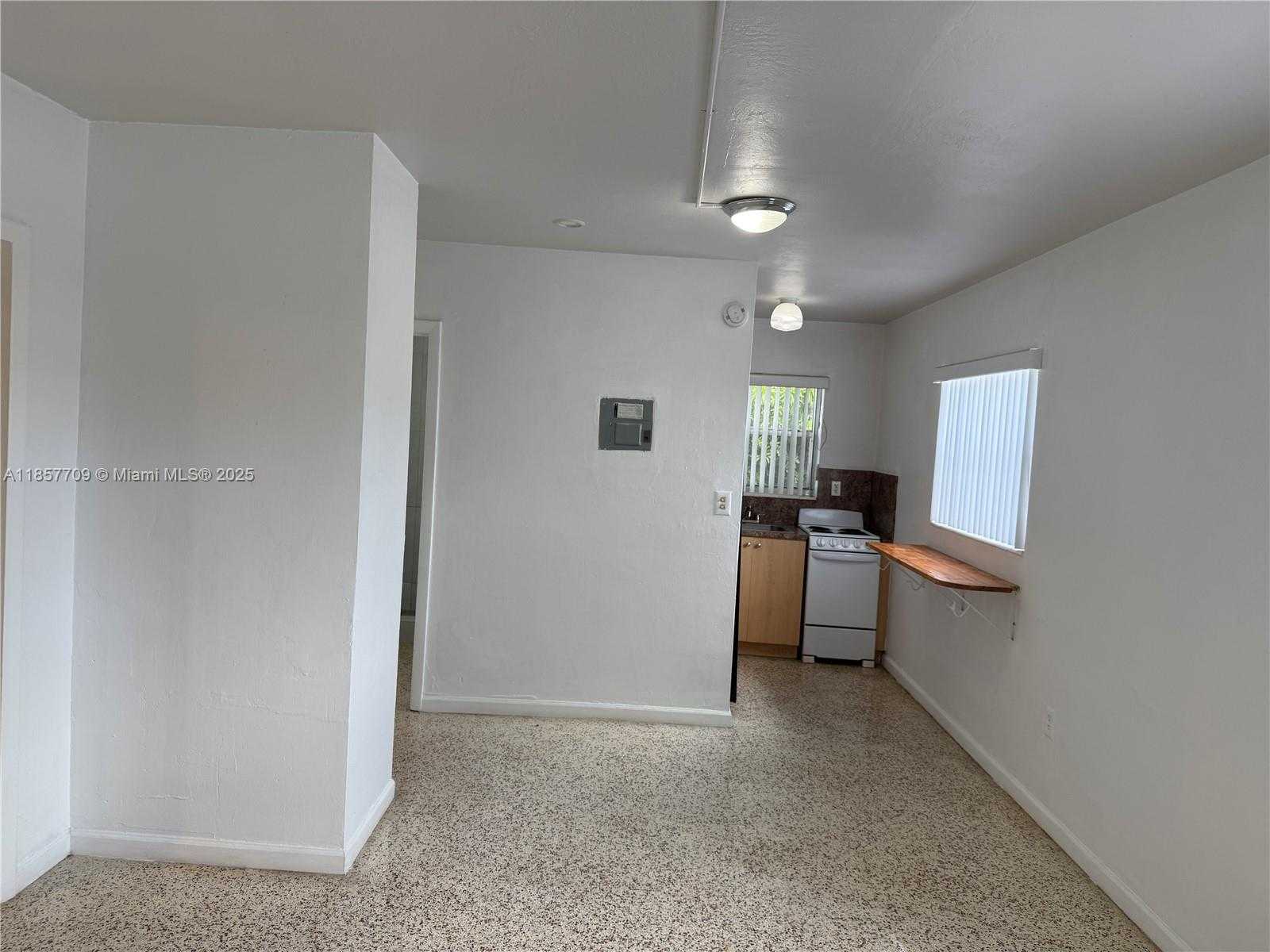 Small Image of 320 WEST 10TH ST #1, Hialeah Number 4