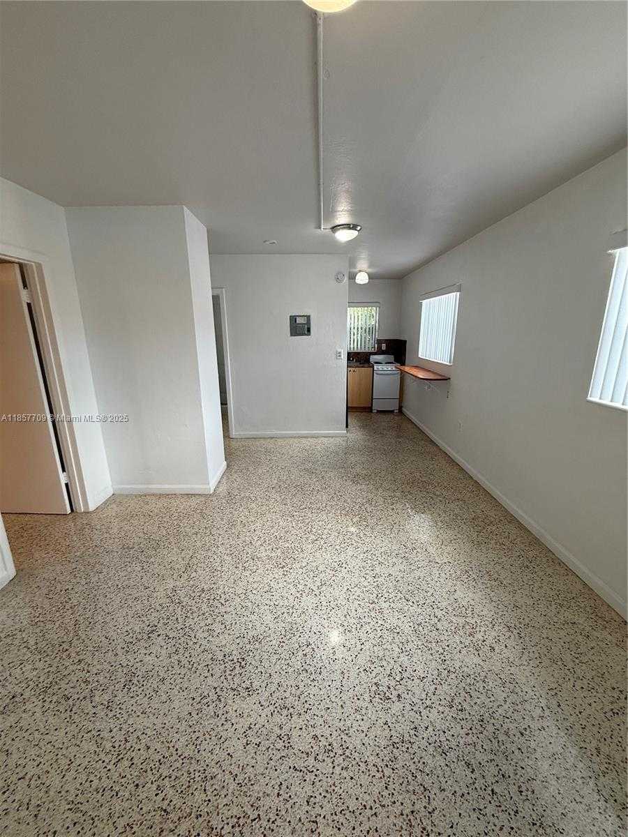 Small Image of 320 WEST 10TH ST #1, Hialeah Number 5