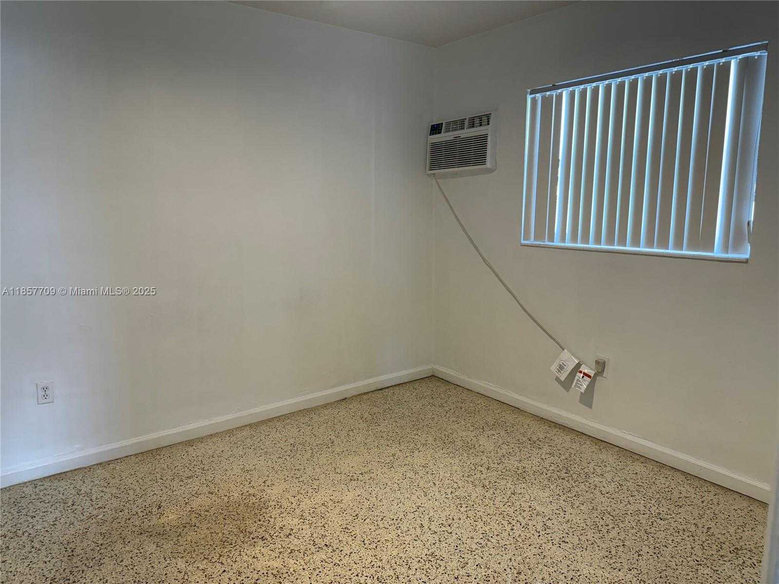 Small Image of 320 WEST 10TH ST #1, Hialeah Number 9