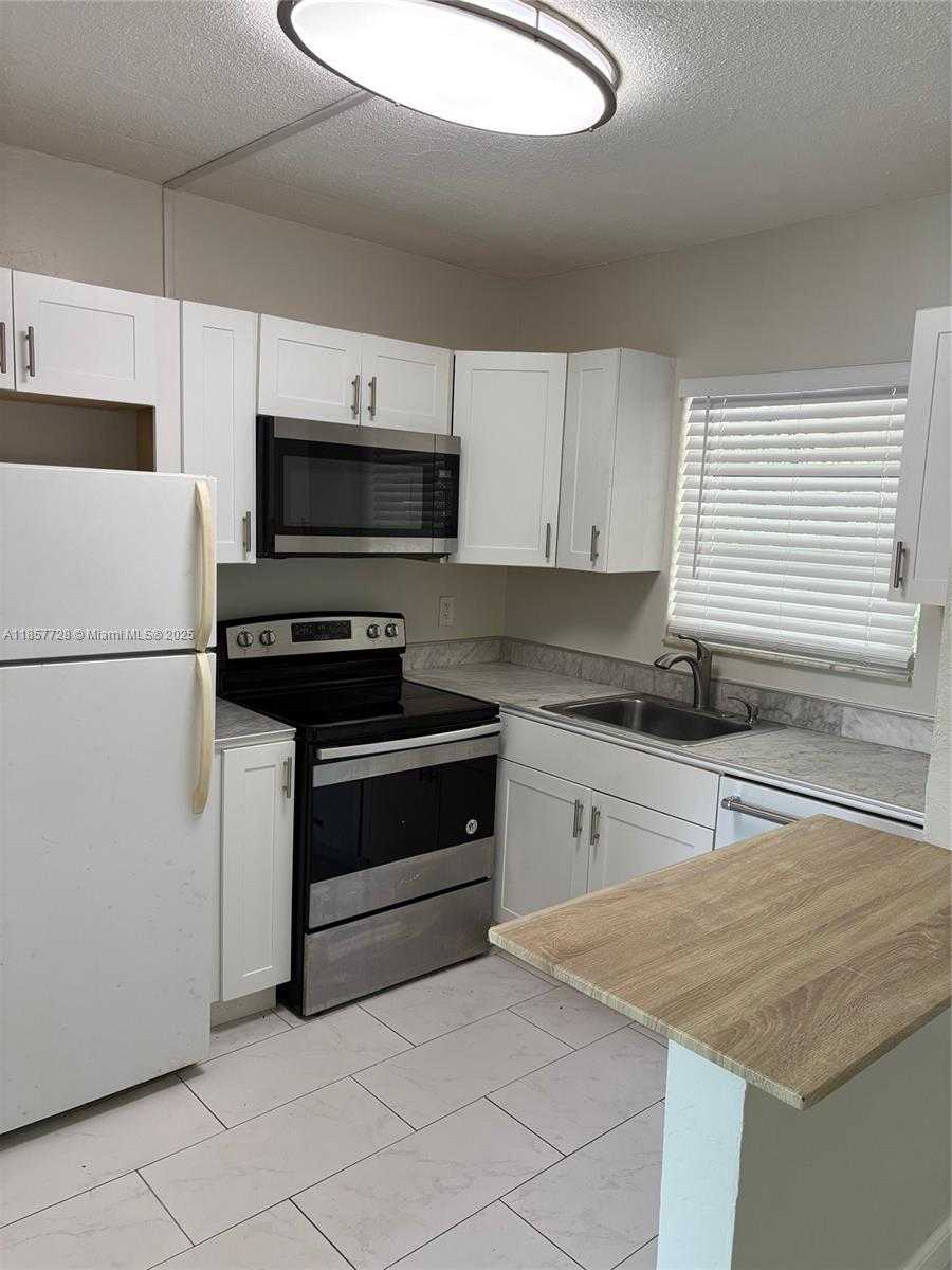 Small Image of 1301 NORTH 12TH CT #5A, Hollywood Number 9