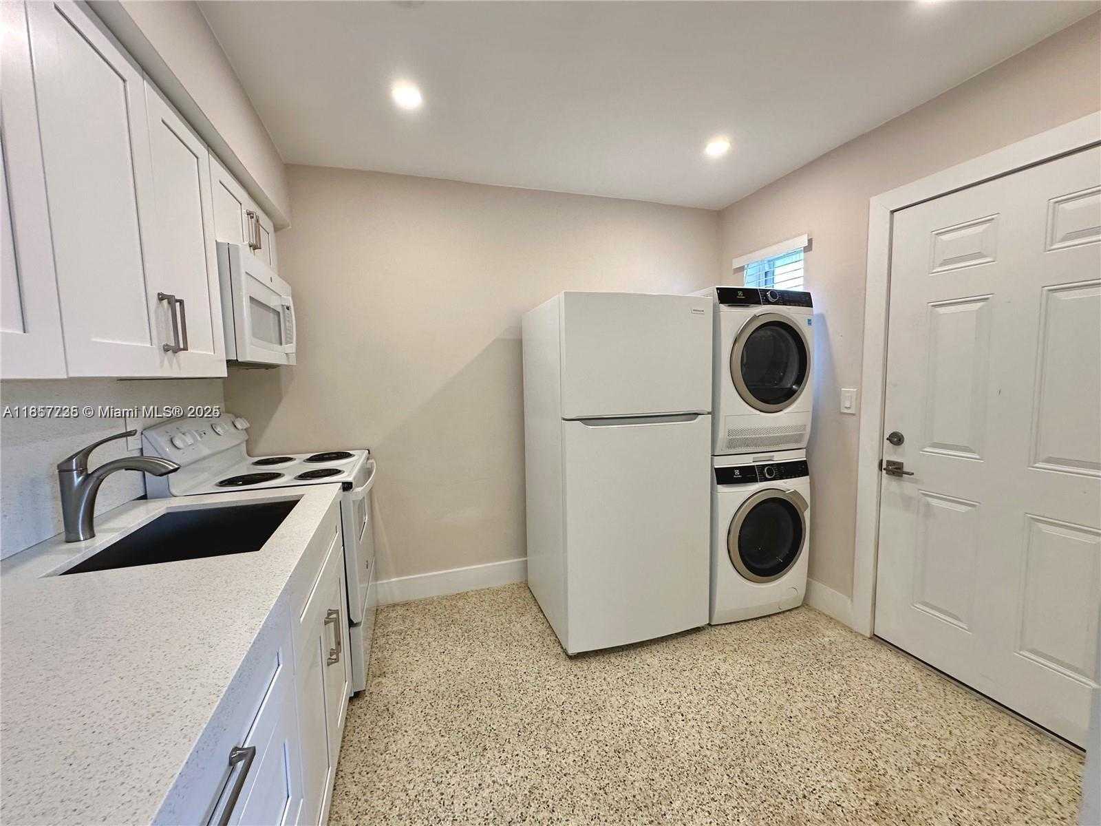 Small Image of 174 EAST 5TH ST #5, Hialeah Number 4