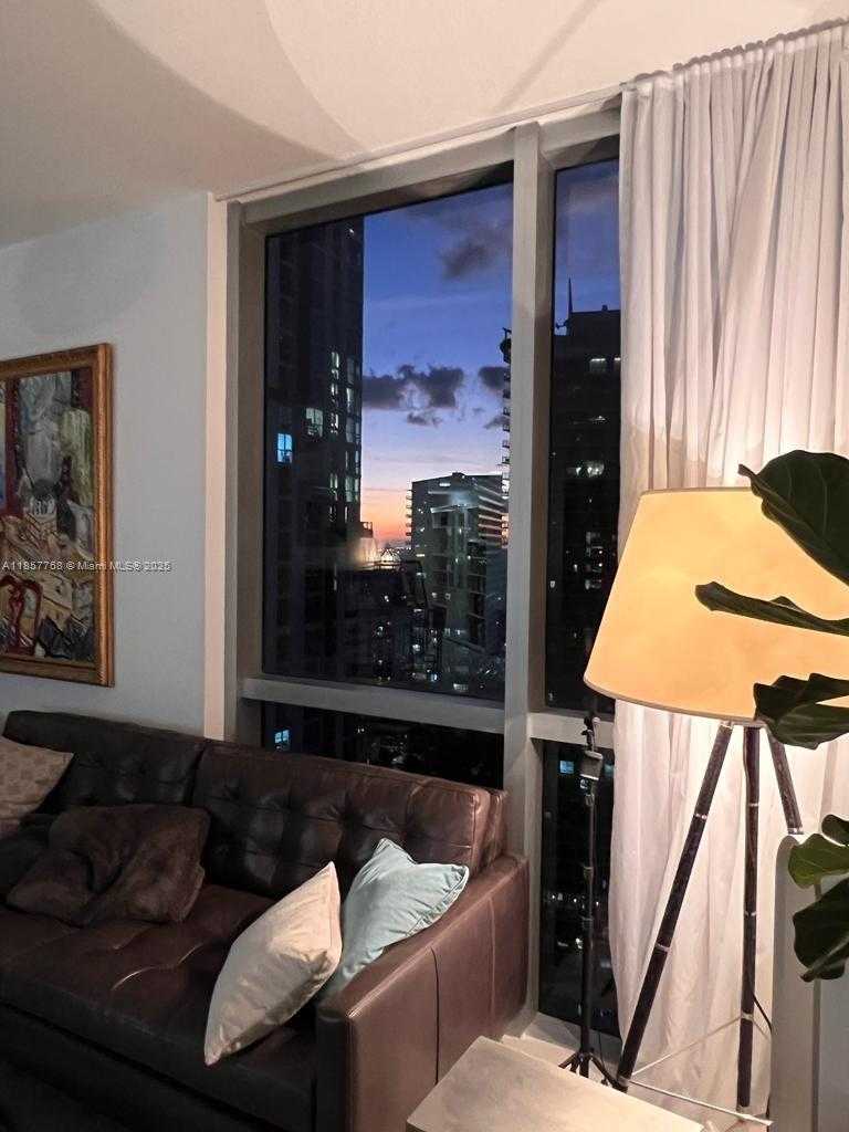 Small Image of 1060 BRICKELL AVE #3117, Miami Number 4