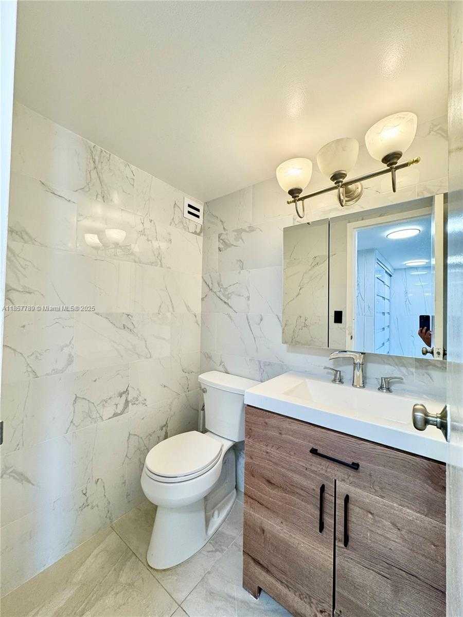 Small Image of 17011 NORTH BAY RD #902, Sunny Isles Beach Number 10