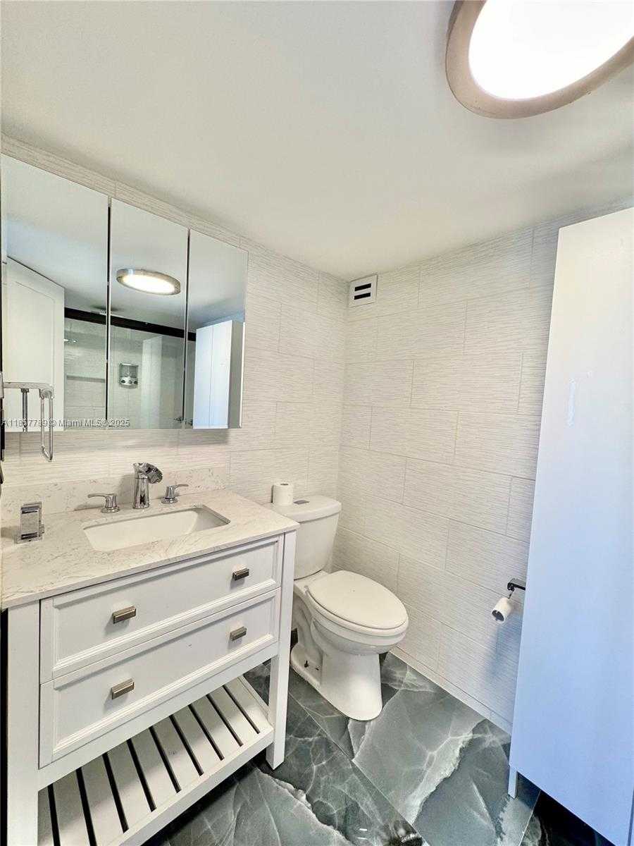 Small Image of 17011 NORTH BAY RD #902, Sunny Isles Beach Number 13