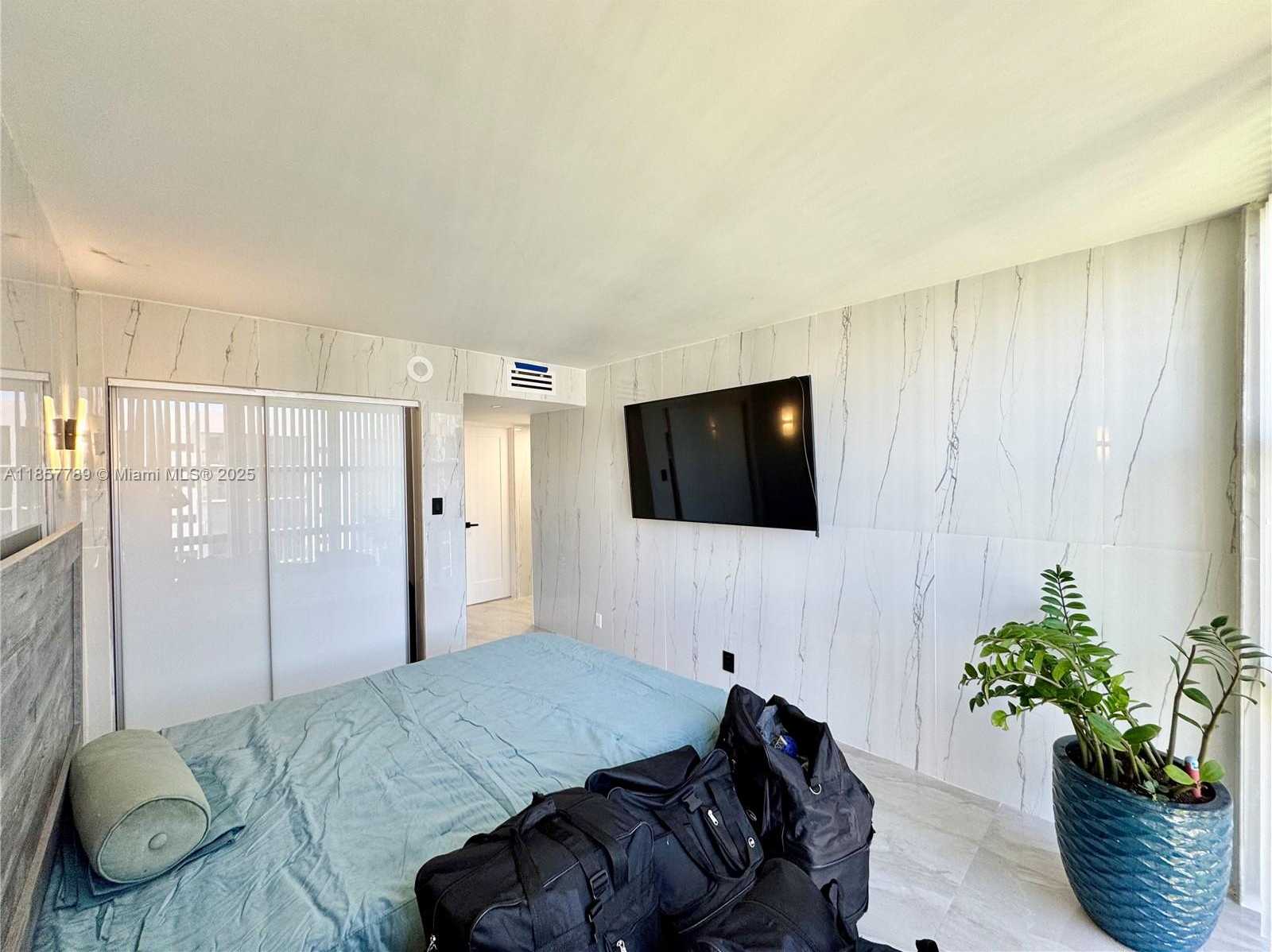 Small Image of 17011 NORTH BAY RD #902, Sunny Isles Beach Number 18