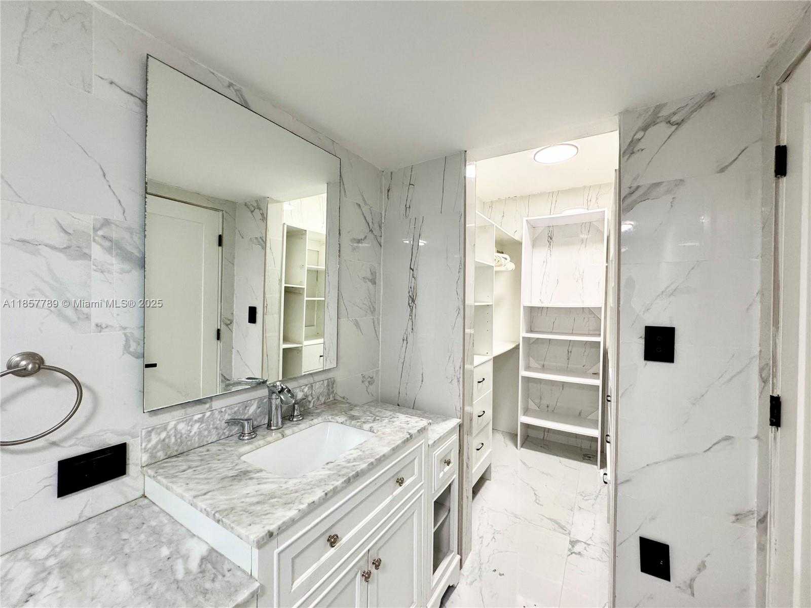 Small Image of 17011 NORTH BAY RD #902, Sunny Isles Beach Number 23