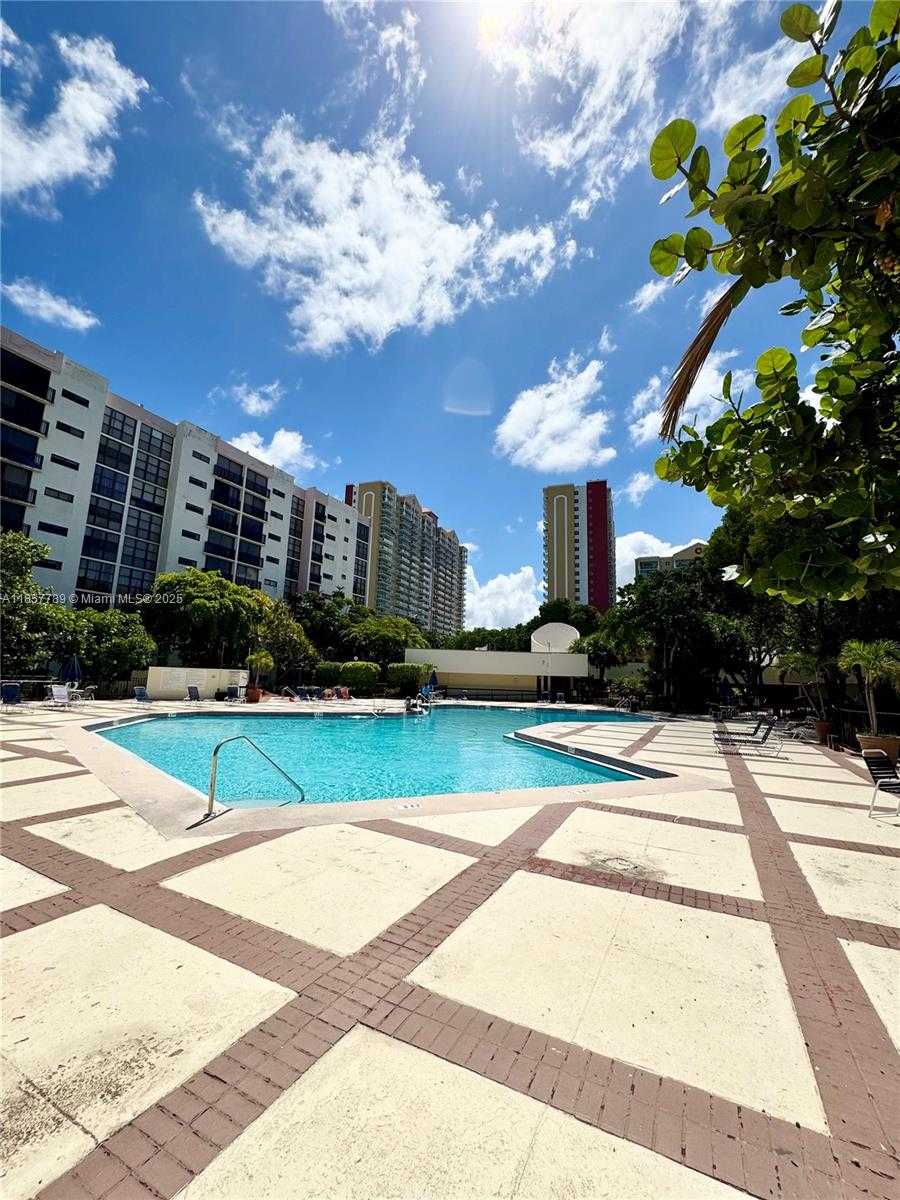 Small Image of 17011 NORTH BAY RD #902, Sunny Isles Beach Number 3