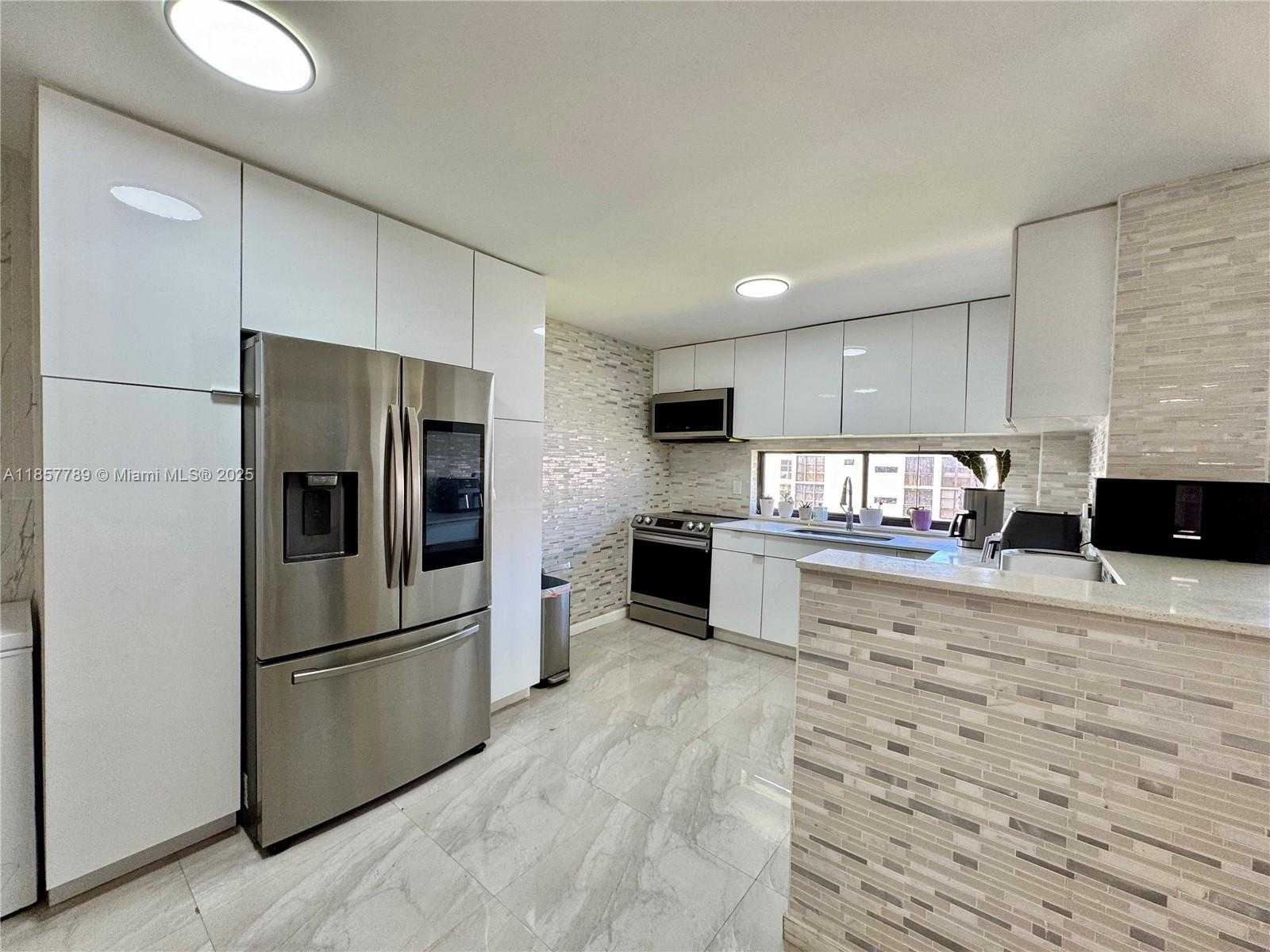 Small Image of 17011 NORTH BAY RD #902, Sunny Isles Beach Number 8