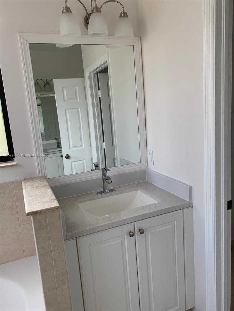 Small Image of 3173 NORTH WEST 102ND PATH #3173, Doral Number 26