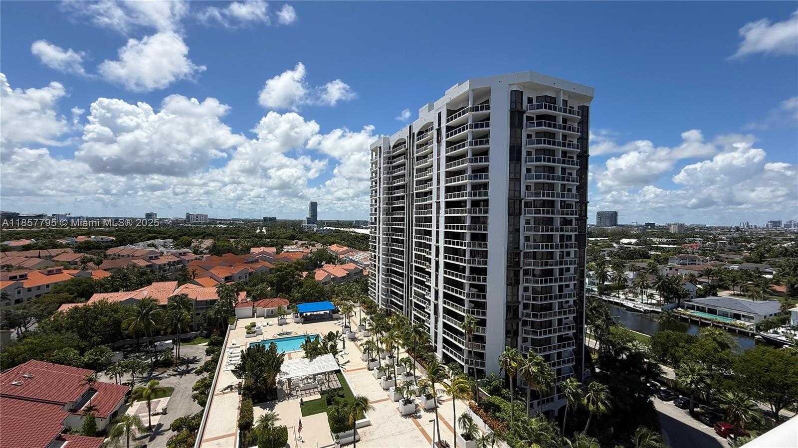 Small Image of 3610 YACHT CLUB DR #1214, Aventura Number 3