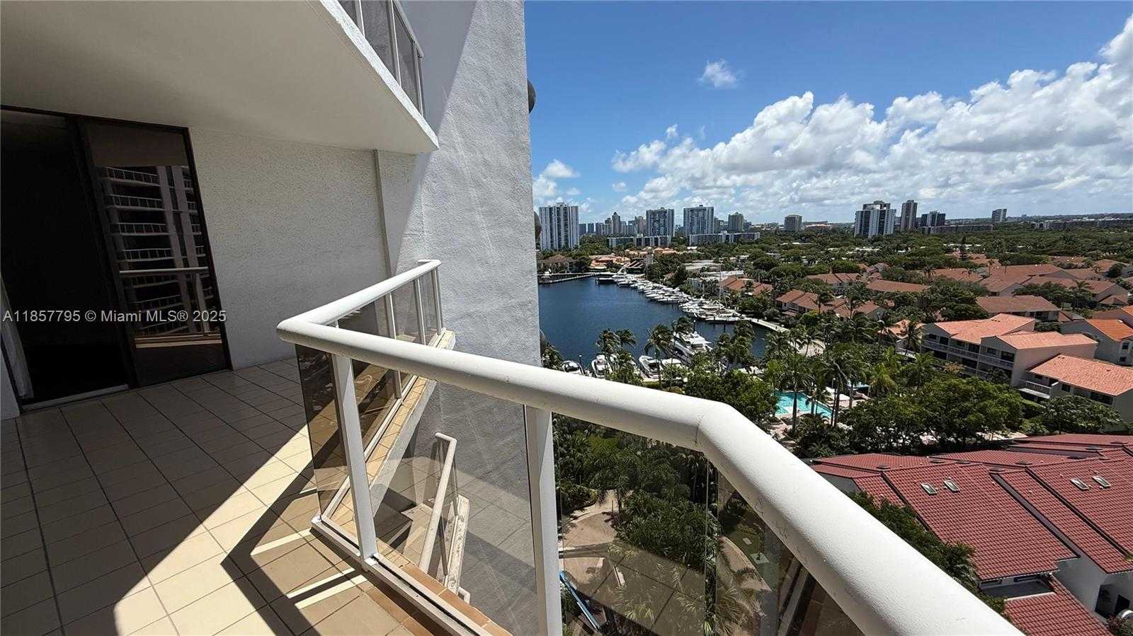 Small Image of 3610 YACHT CLUB DR #1214, Aventura Number 4