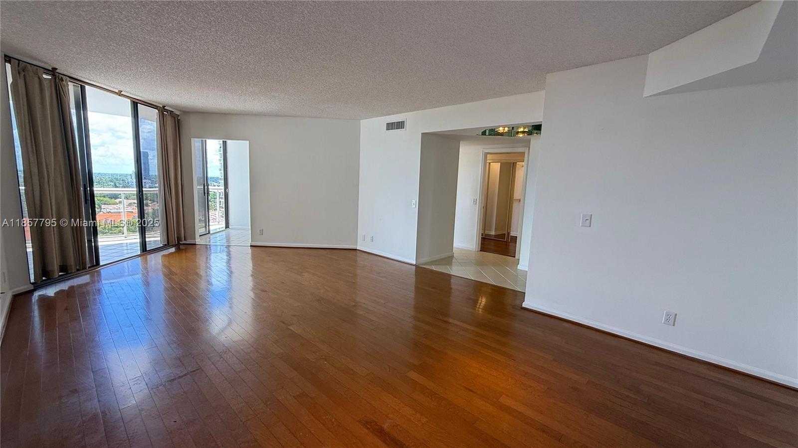 Small Image of 3610 YACHT CLUB DR #1214, Aventura Number 5
