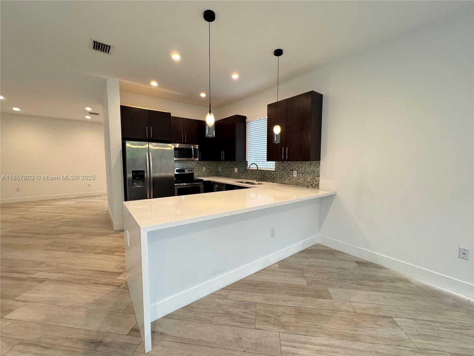 Small Image of 2933 SOUTH WEST 27TH TER, Miami Number 11