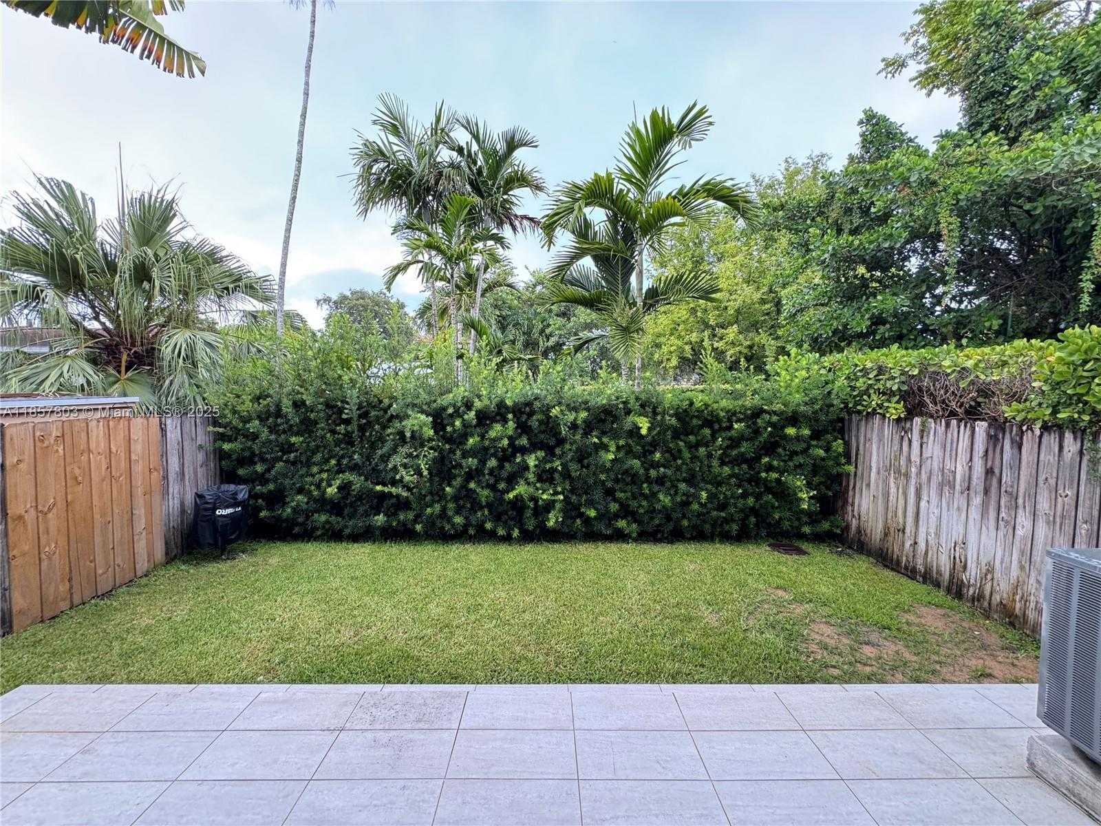 Small Image of 2933 SOUTH WEST 27TH TER, Miami Number 12