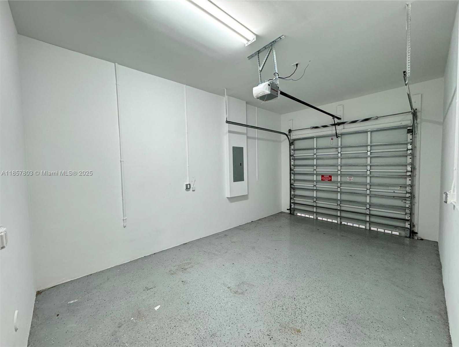 Small Image of 2933 SOUTH WEST 27TH TER, Miami Number 14
