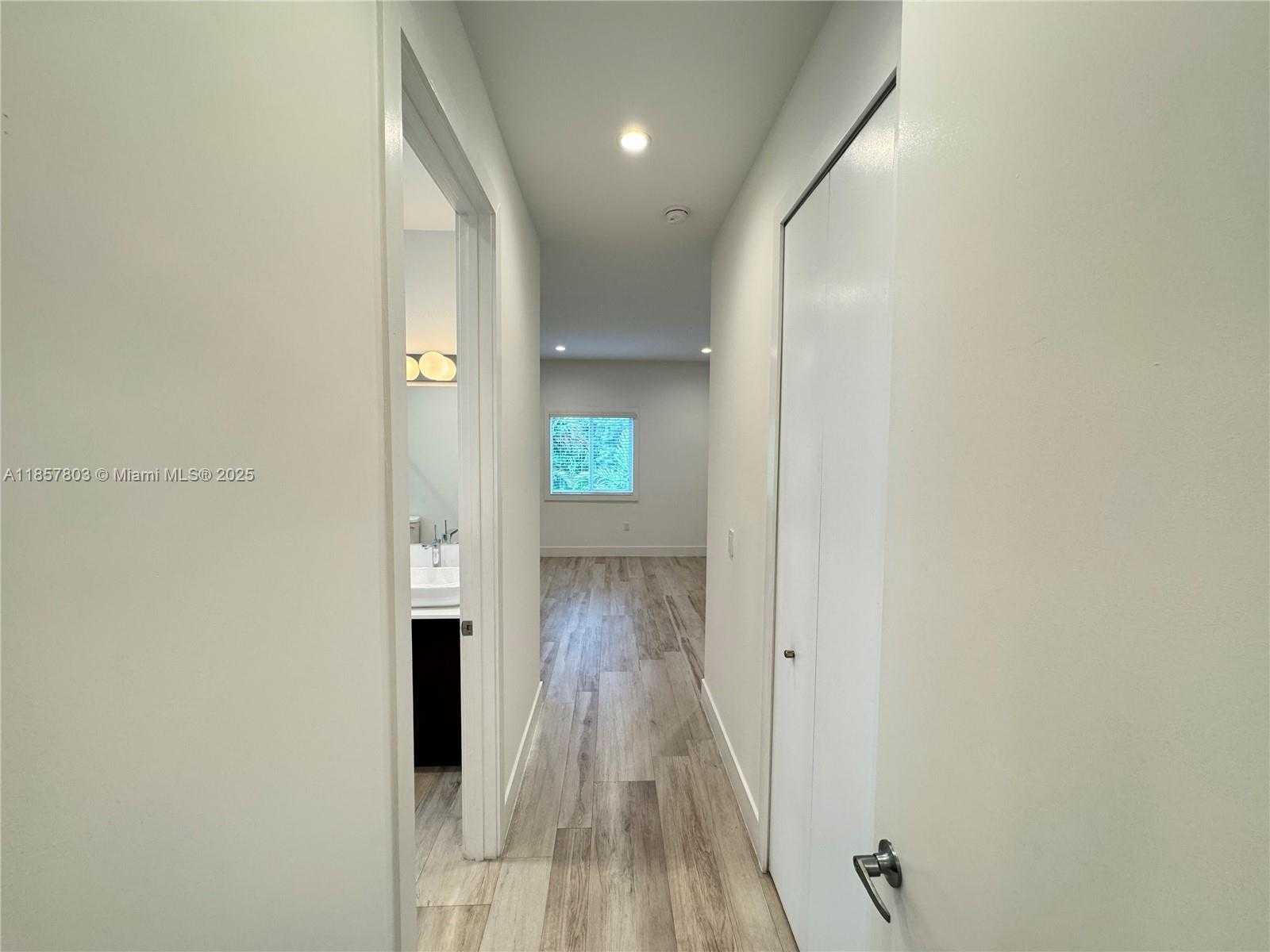 Small Image of 2933 SOUTH WEST 27TH TER, Miami Number 17