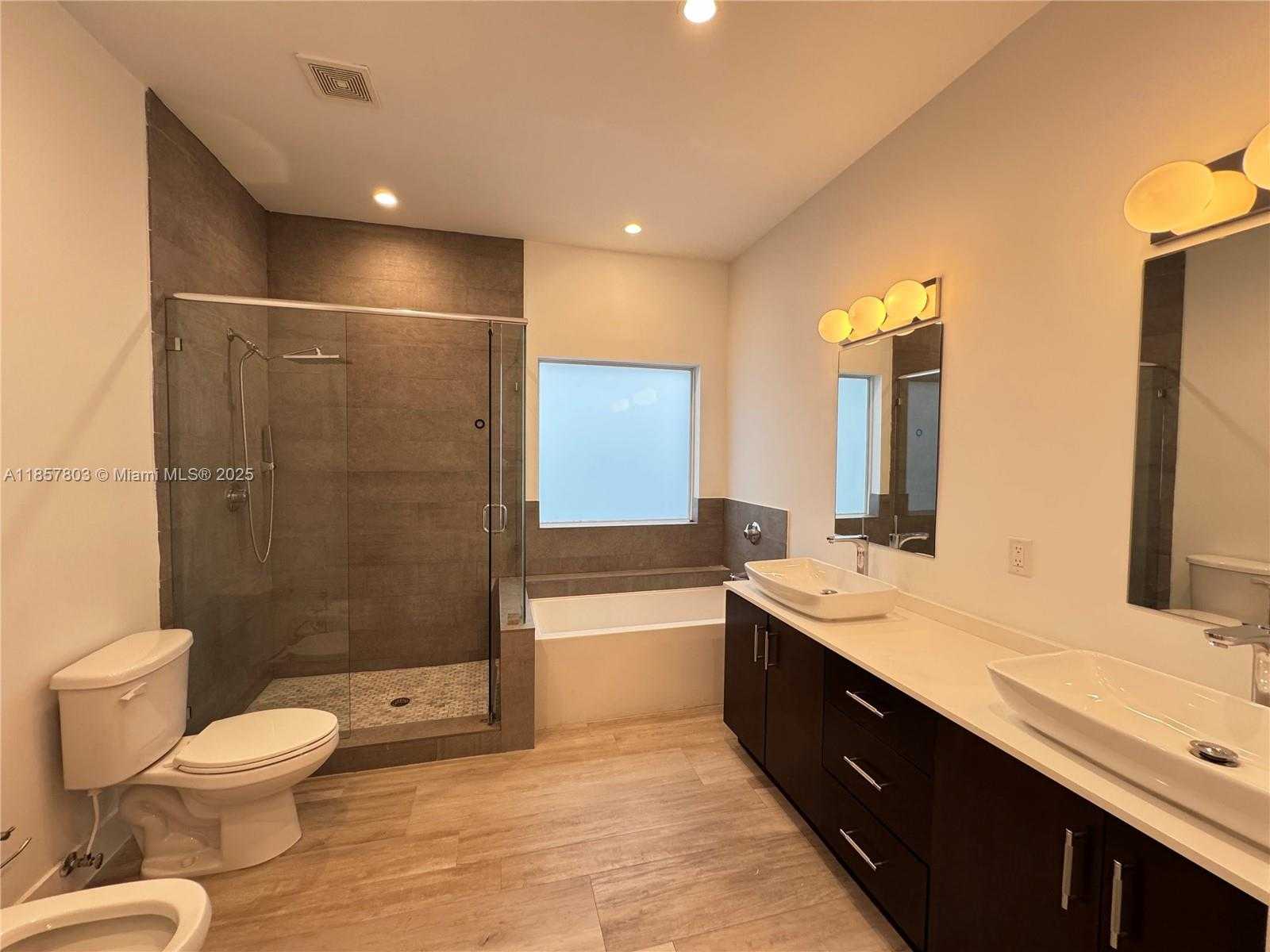 Small Image of 2933 SOUTH WEST 27TH TER, Miami Number 18